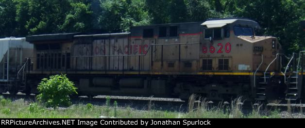 UP 6620, engineer's side view